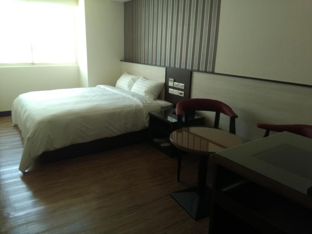 Dengfeng Milan Business Hotel Huwei Eksteriør billede